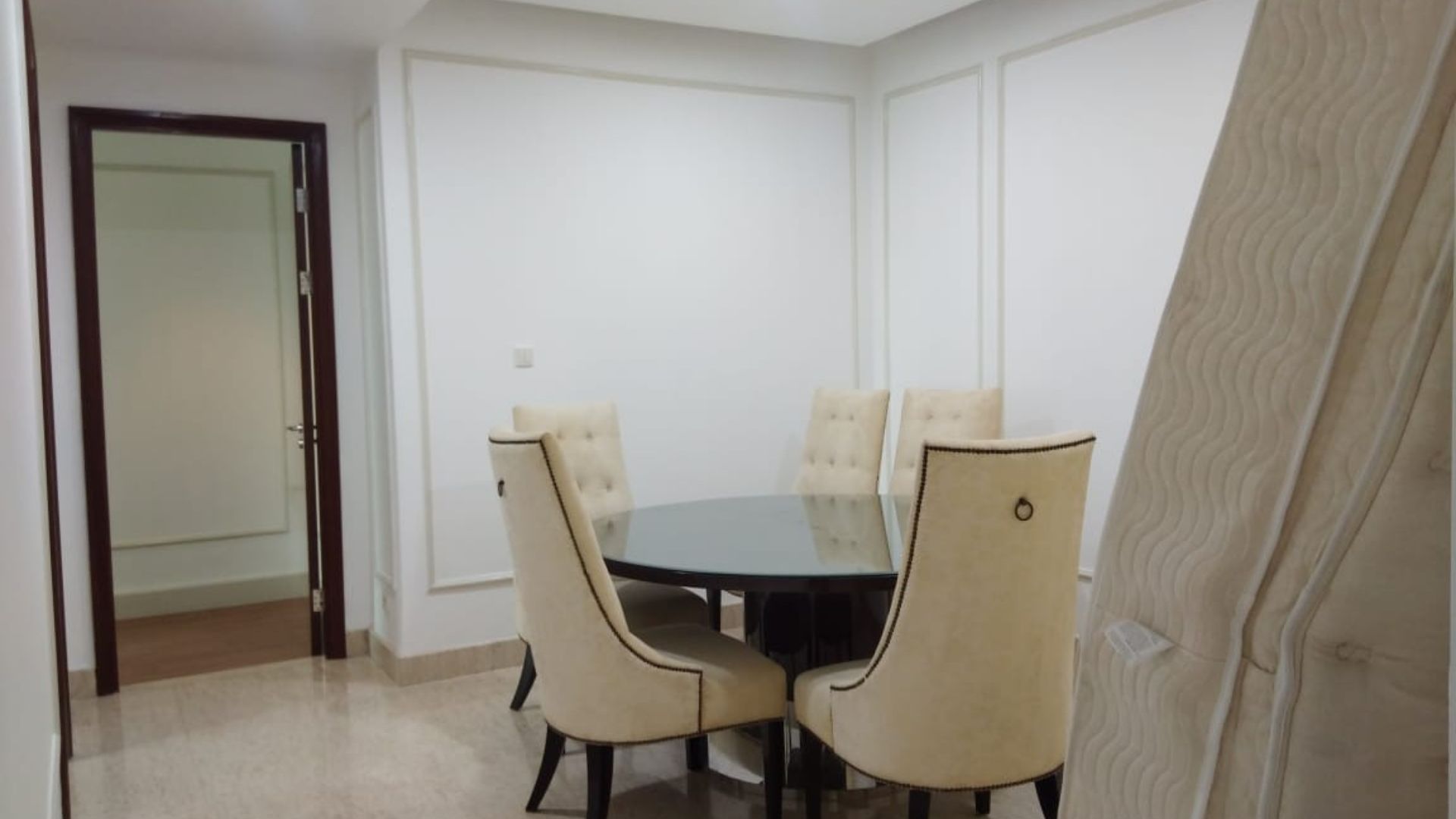 PAKUBUWONO RESIDENCE 18C-3BR-DINING AREA Refined 3BR in Prime Pakubuwono Residence