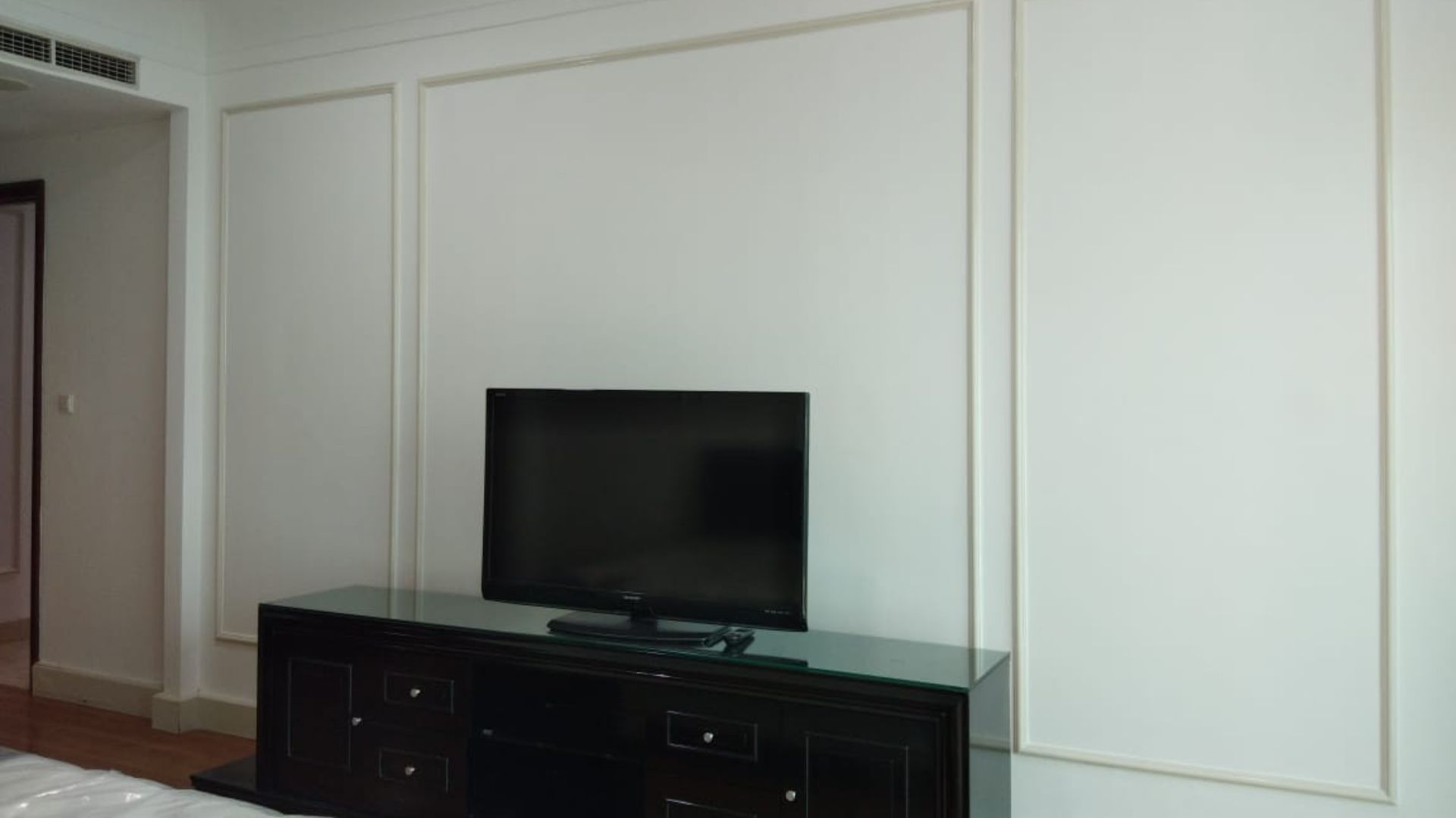 PAKUBUWONO RESIDENCE 18C-3BR-TV CABINET Refined 3BR in Prime Pakubuwono Residence