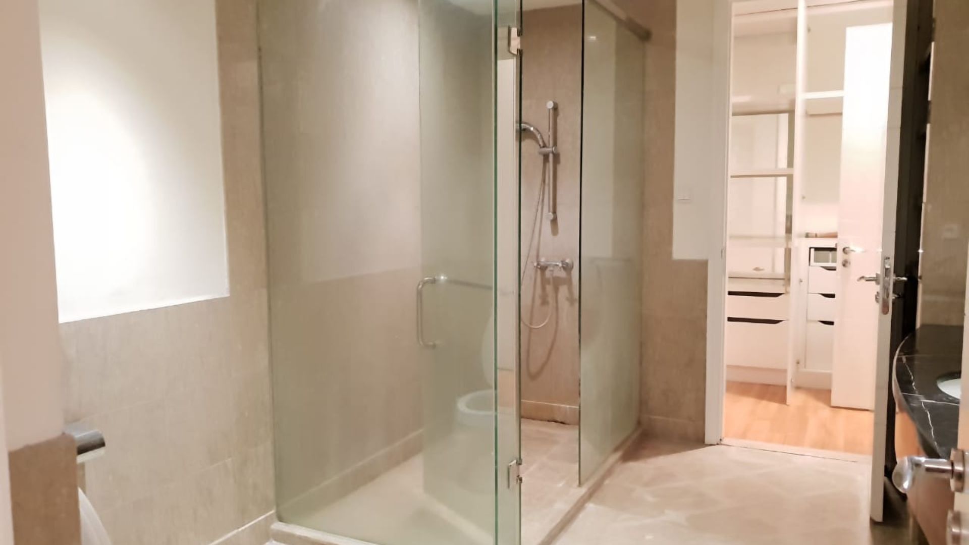 PAKUBUWONO RESIDENCE 1A-4BR-BATHROOM Premium 4BR Living at Pakubuwono Residence