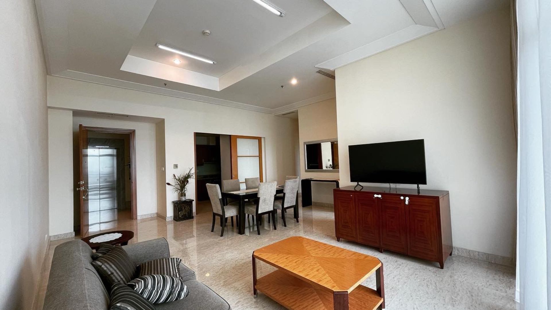 PAKUBUWONO RESIDENCE-2BR-LIVING & DINING AREA