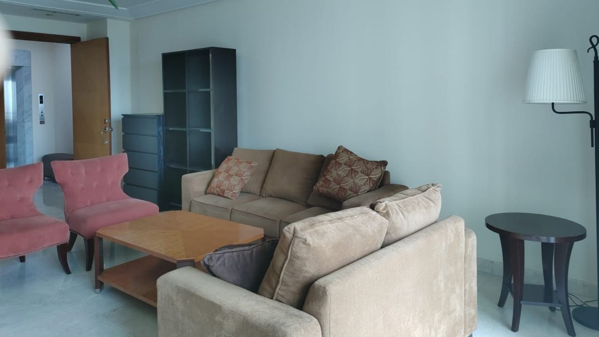 PAKUBUWONO RESIDENCE-3+1BR-LIVING AREA ANGLE 1 Premium 3+1BR Living at Pakubuwono Residence