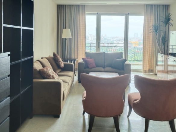 PAKUBUWONO RESIDENCE-3+1BR-LIVING AREA ANGLE 2