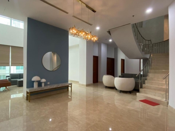 PAKUBUWONO RESIDENCE-5BR-FOYER AREA