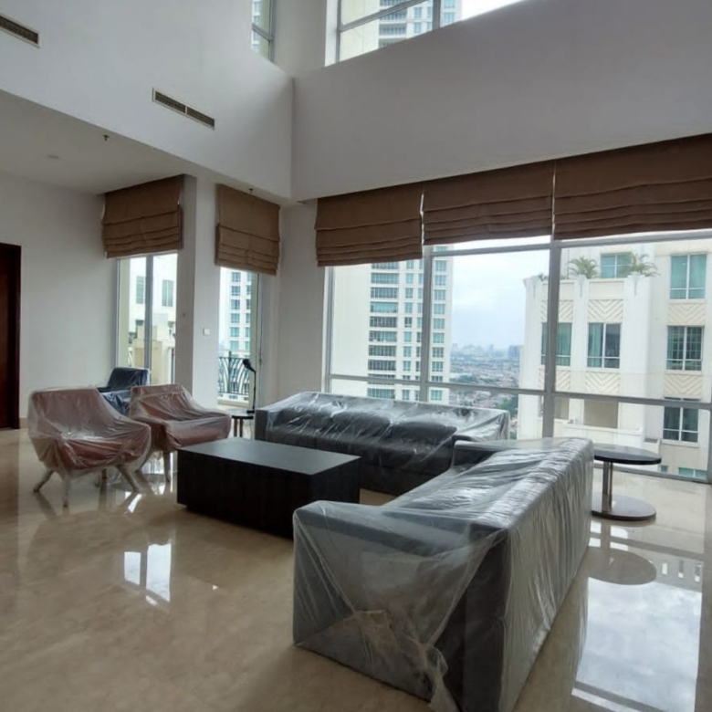 PAKUBUWONO RESIDENCE-5BR-LIVING AREA