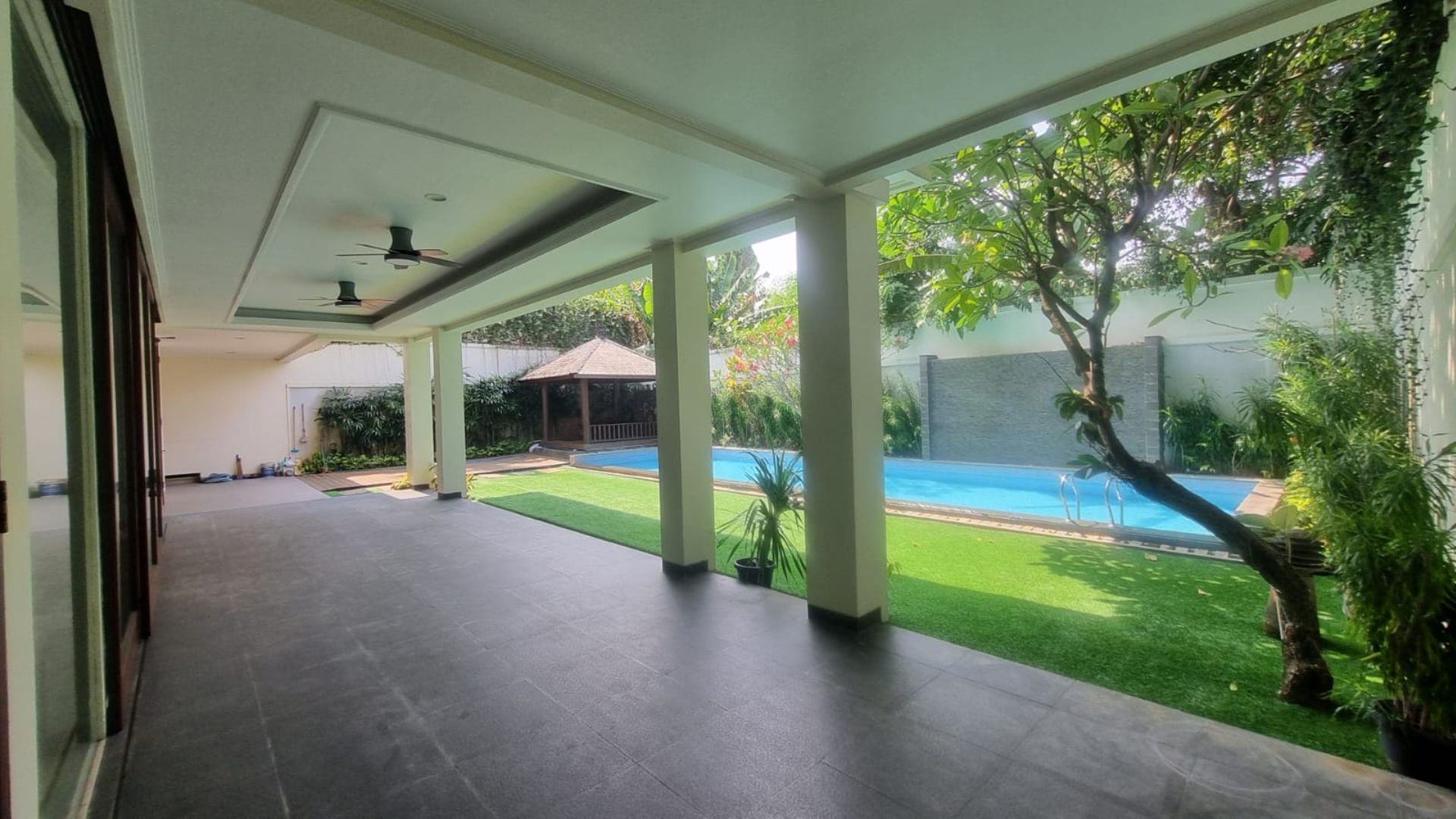 Expansive 5BR Family Home in Pejaten
