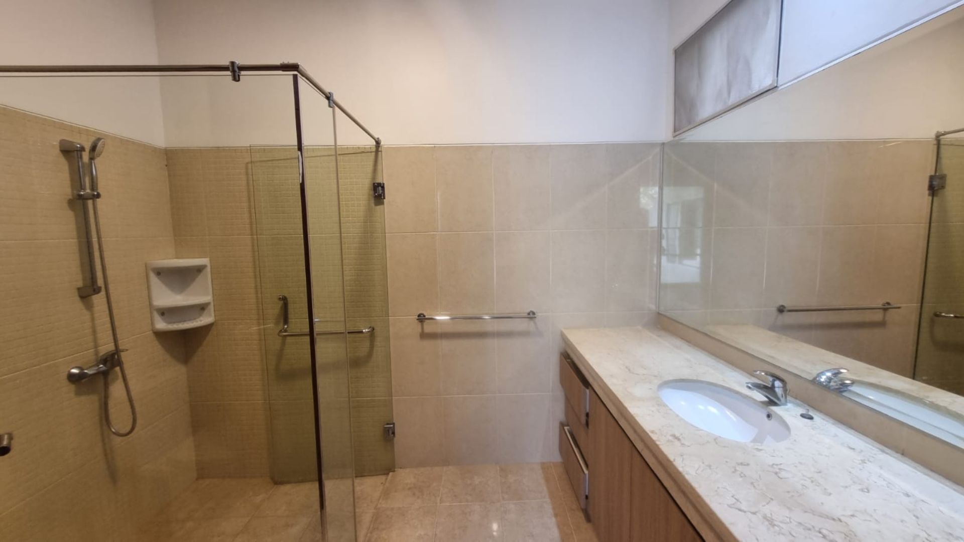 Expansive 5BR Family Home in Pejaten