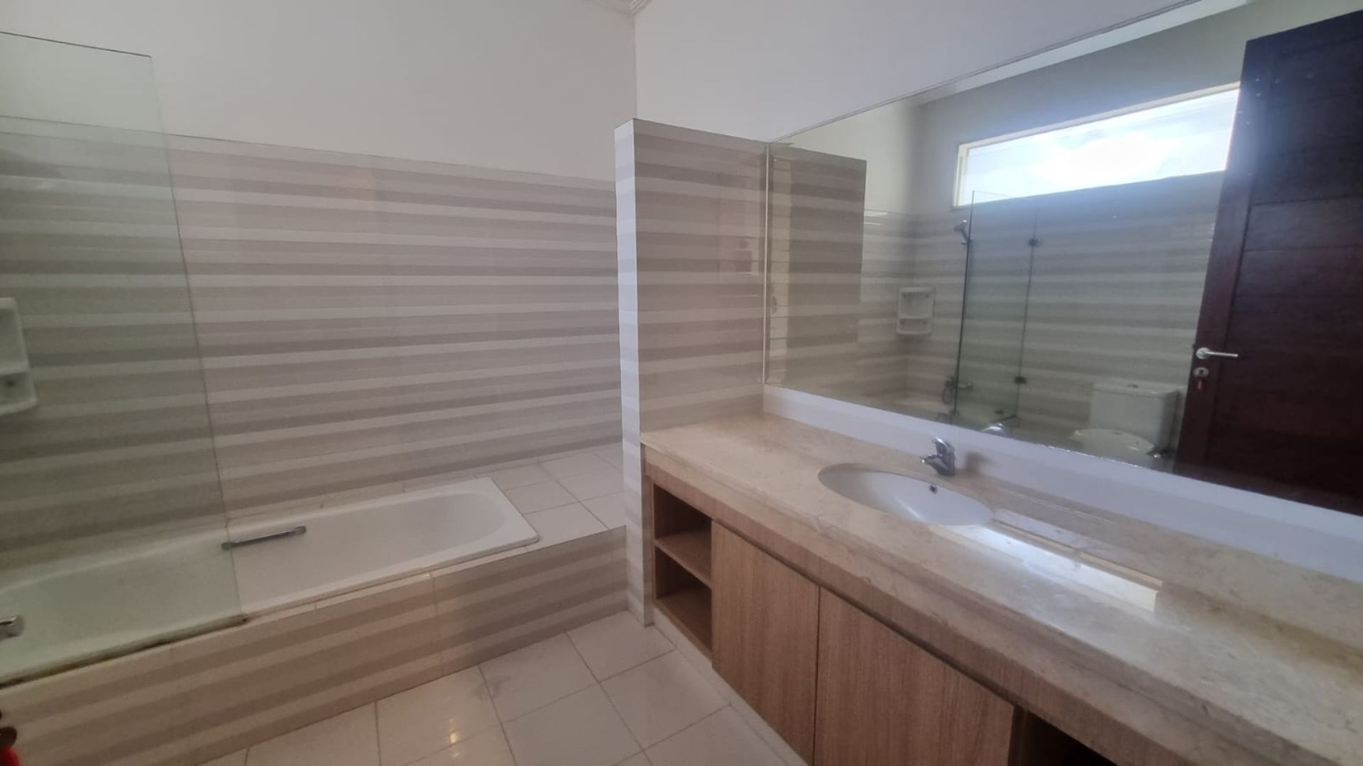 Expansive 5BR Family Home in Pejaten
