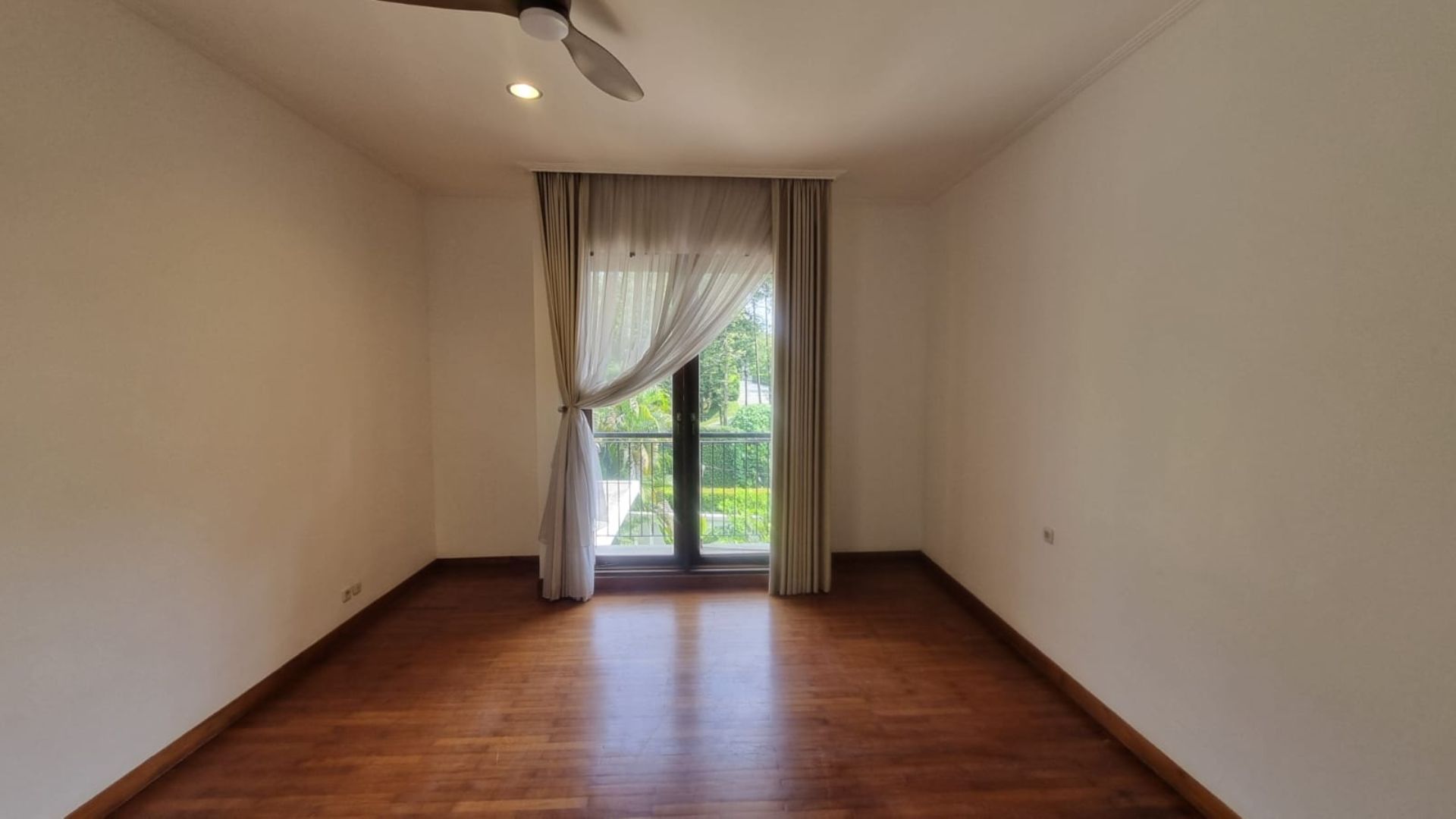 Expansive 5BR Family Home in Pejaten