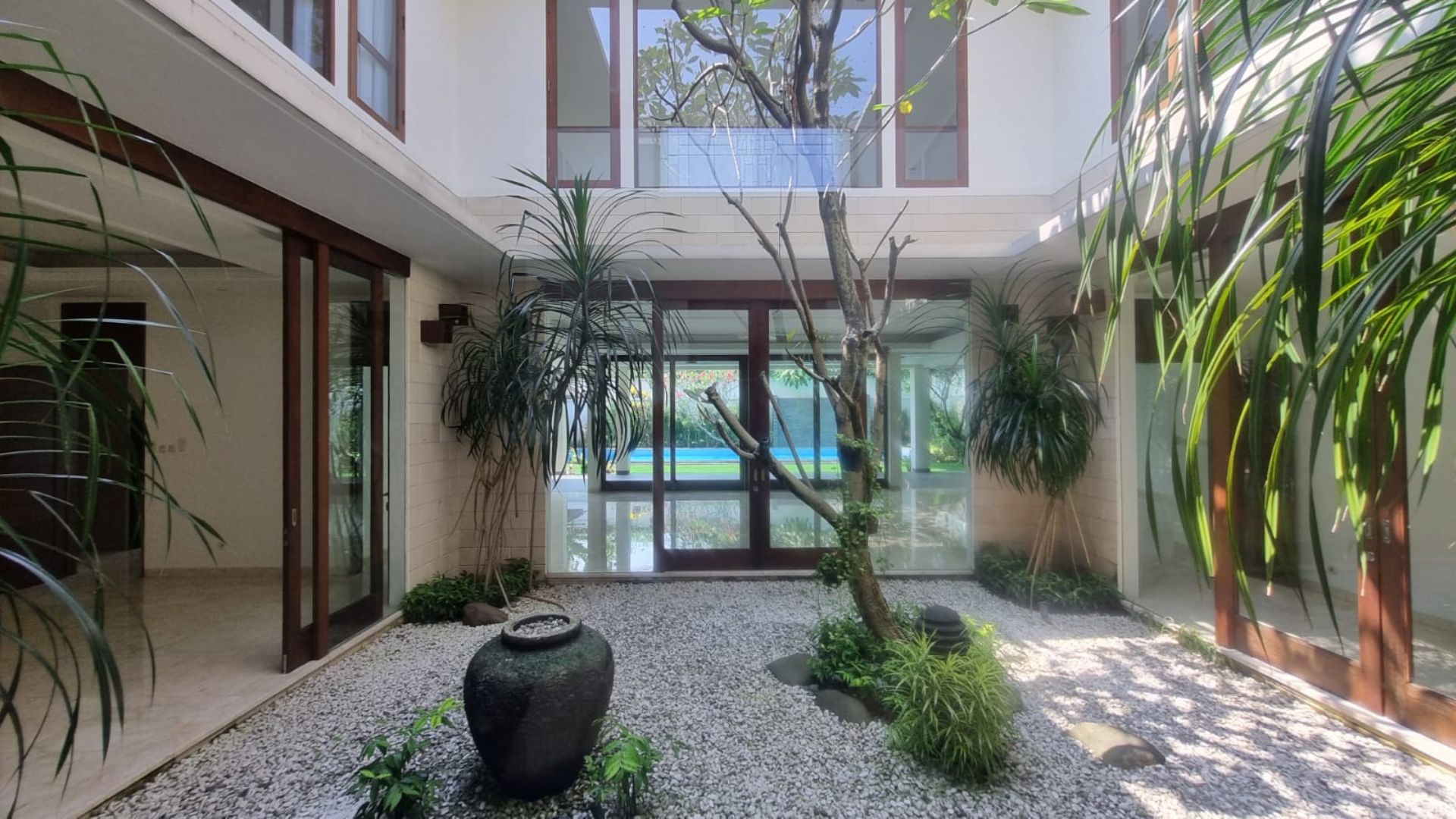 Expansive 5BR Family Home in Pejaten