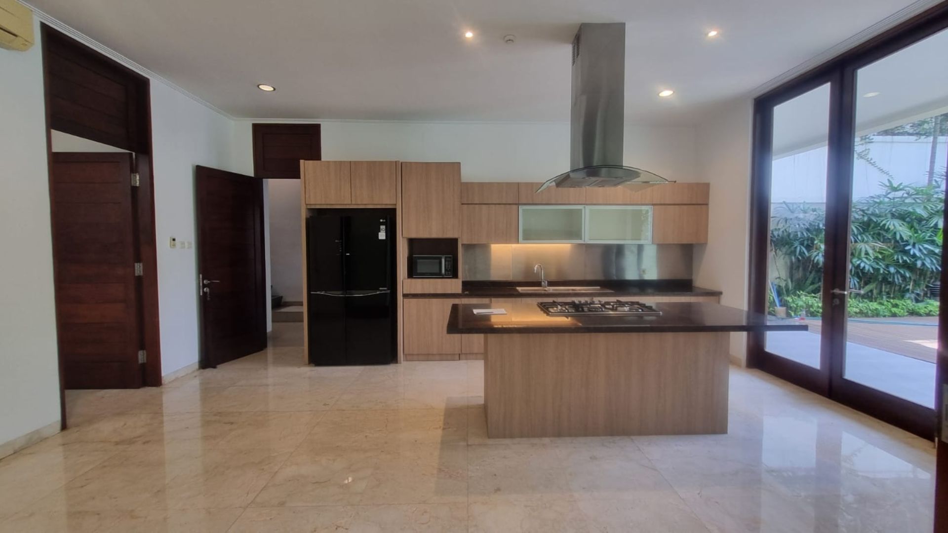 Expansive 5BR Family Home in Pejaten