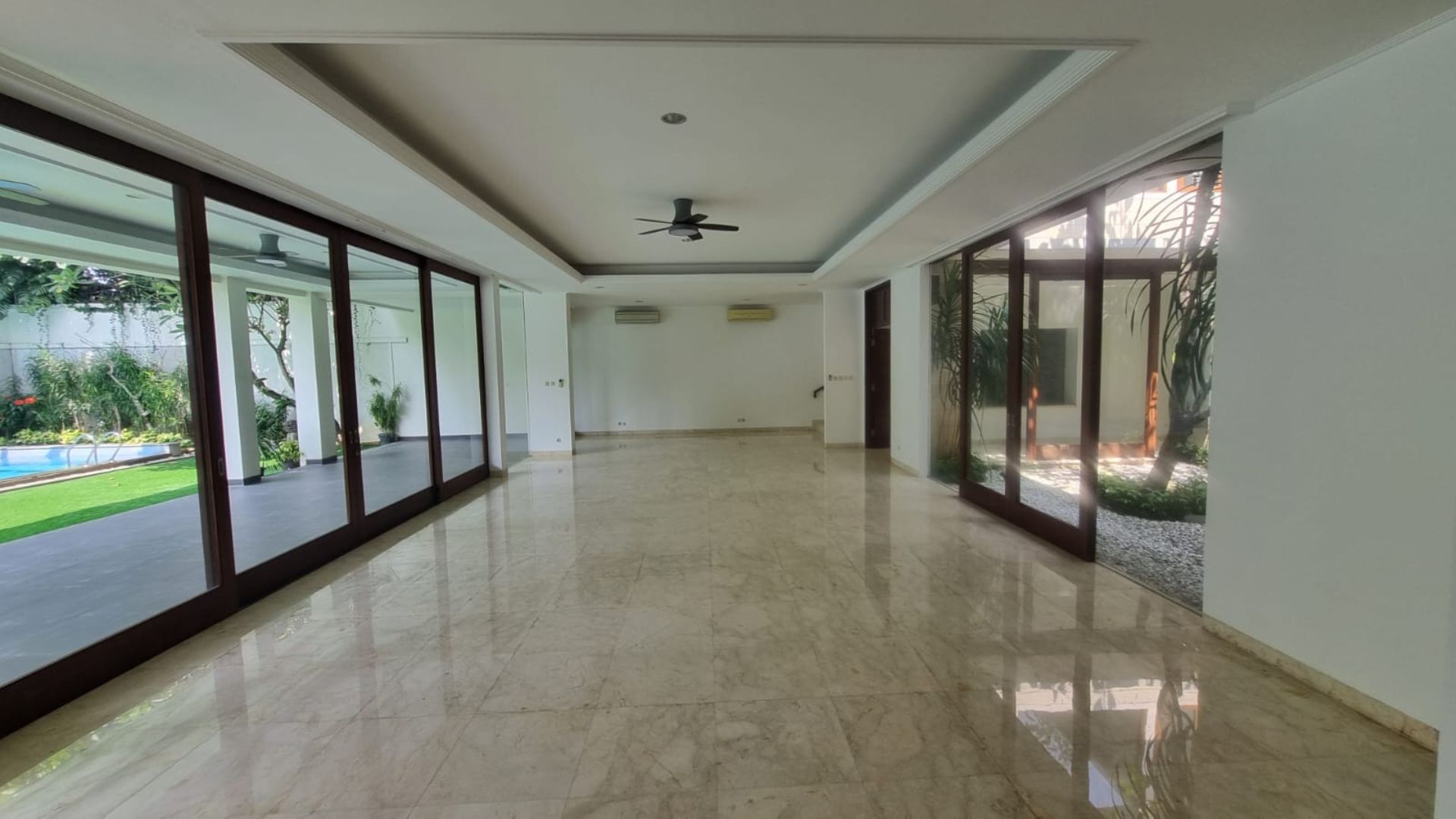Expansive 5BR Family Home in Pejaten