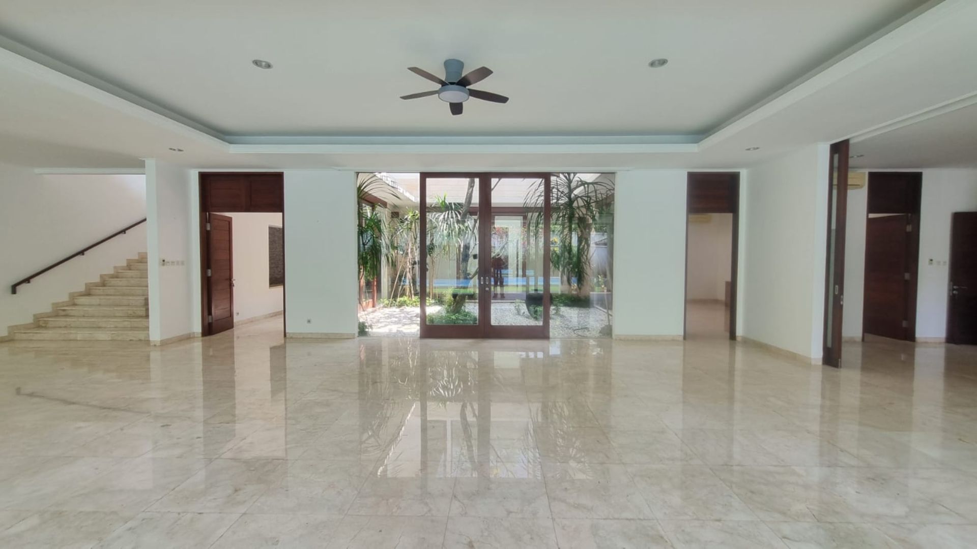 Expansive 5BR Family Home in Pejaten