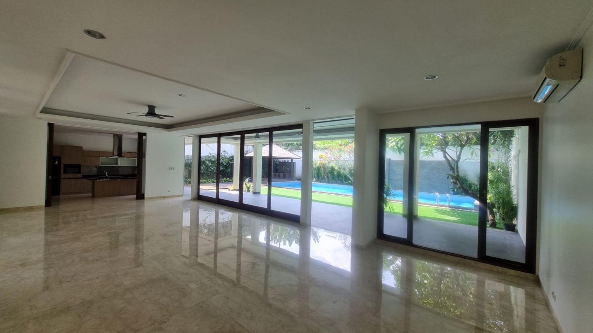 Expansive 5BR Family Home in Pejaten