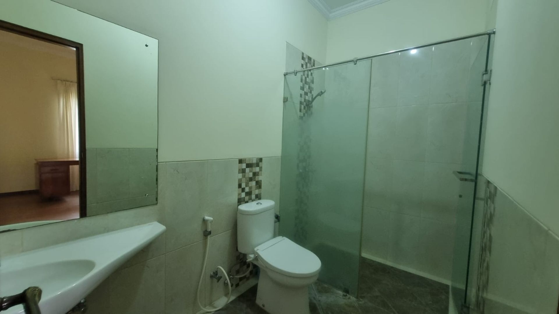 PEJATEN BARAT 4 No.8 KAV.C-4BR-BATHROOM 1 Private 4BR Family Stay in Prime Pejaten