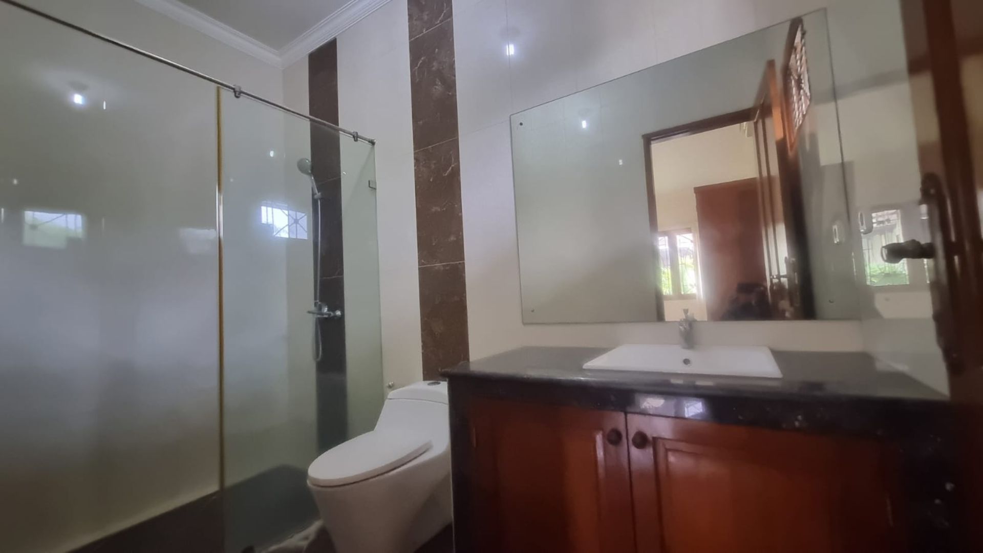 PEJATEN BARAT 4 No.8 KAV.C-4BR-BATHROOM 3 Private 4BR Family Stay in Prime Pejaten