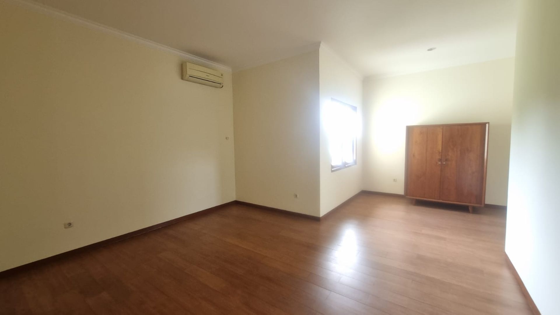 PEJATEN BARAT 4 No.8 KAV.C-4BR-BEDROOM 1 Private 4BR Family Stay in Prime Pejaten