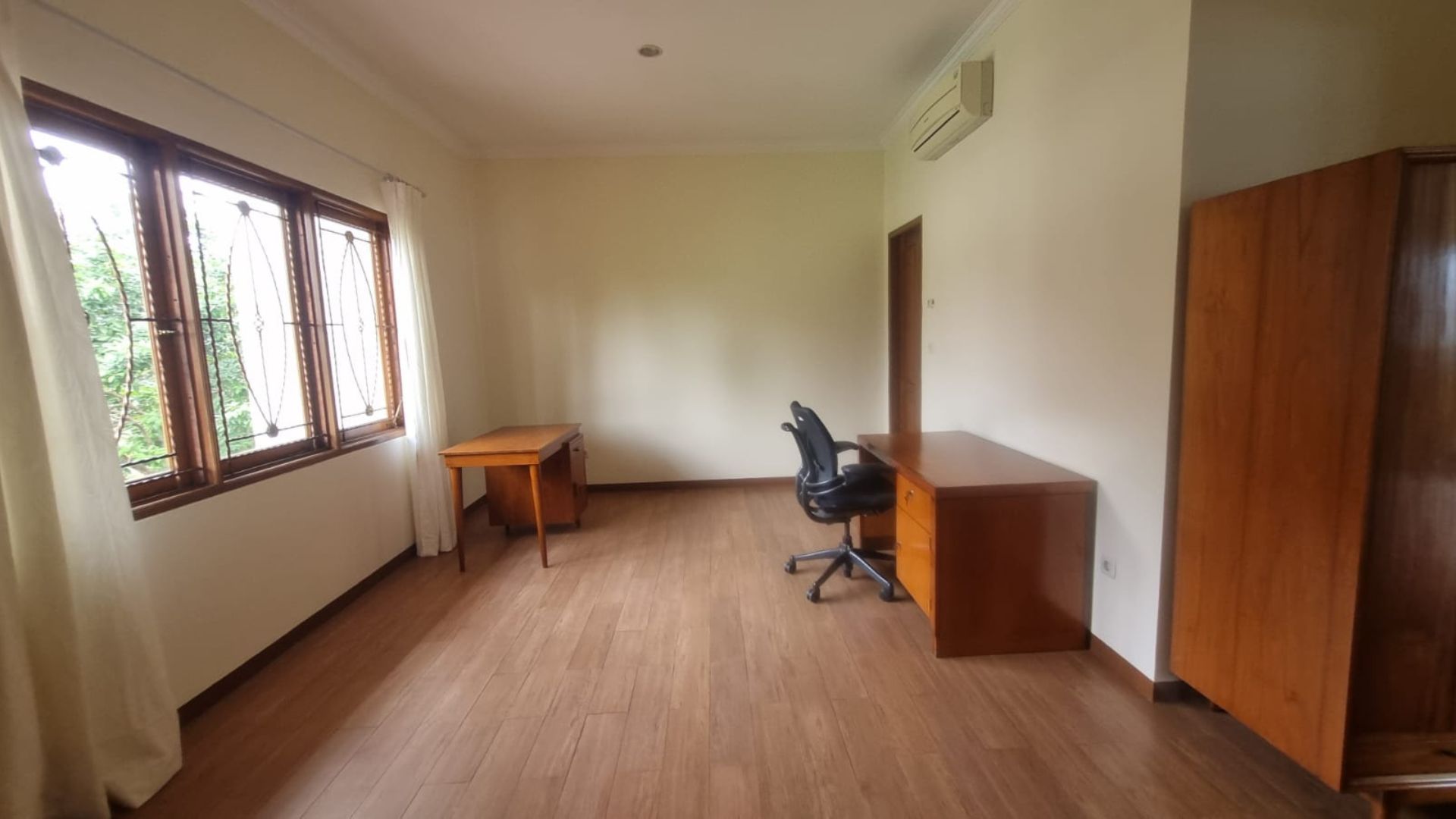 PEJATEN BARAT 4 No.8 KAV.C-4BR-BEDROOM 2 Private 4BR Family Stay in Prime Pejaten
