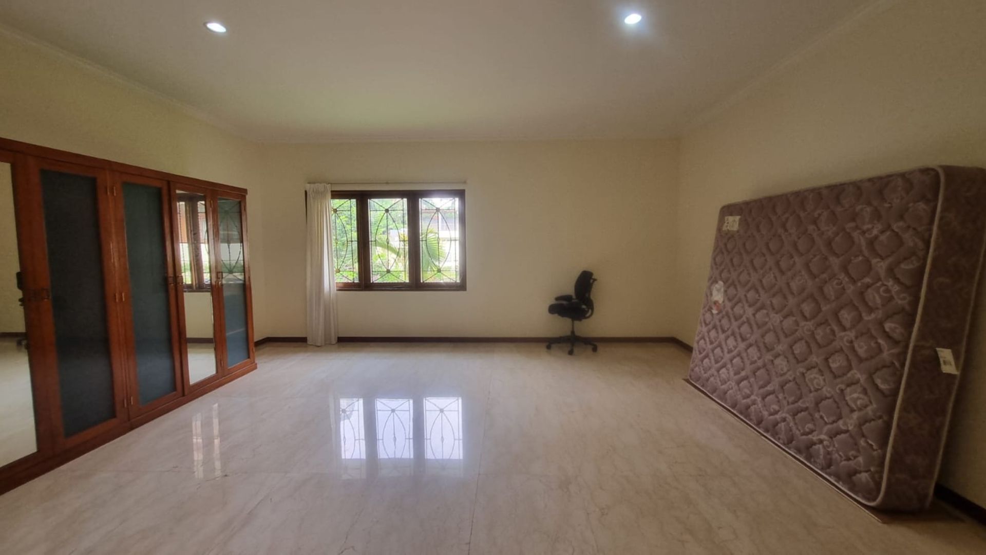 PEJATEN BARAT 4 No.8 KAV.C-4BR-BEDROOM 4 Private 4BR Family Stay in Prime Pejaten