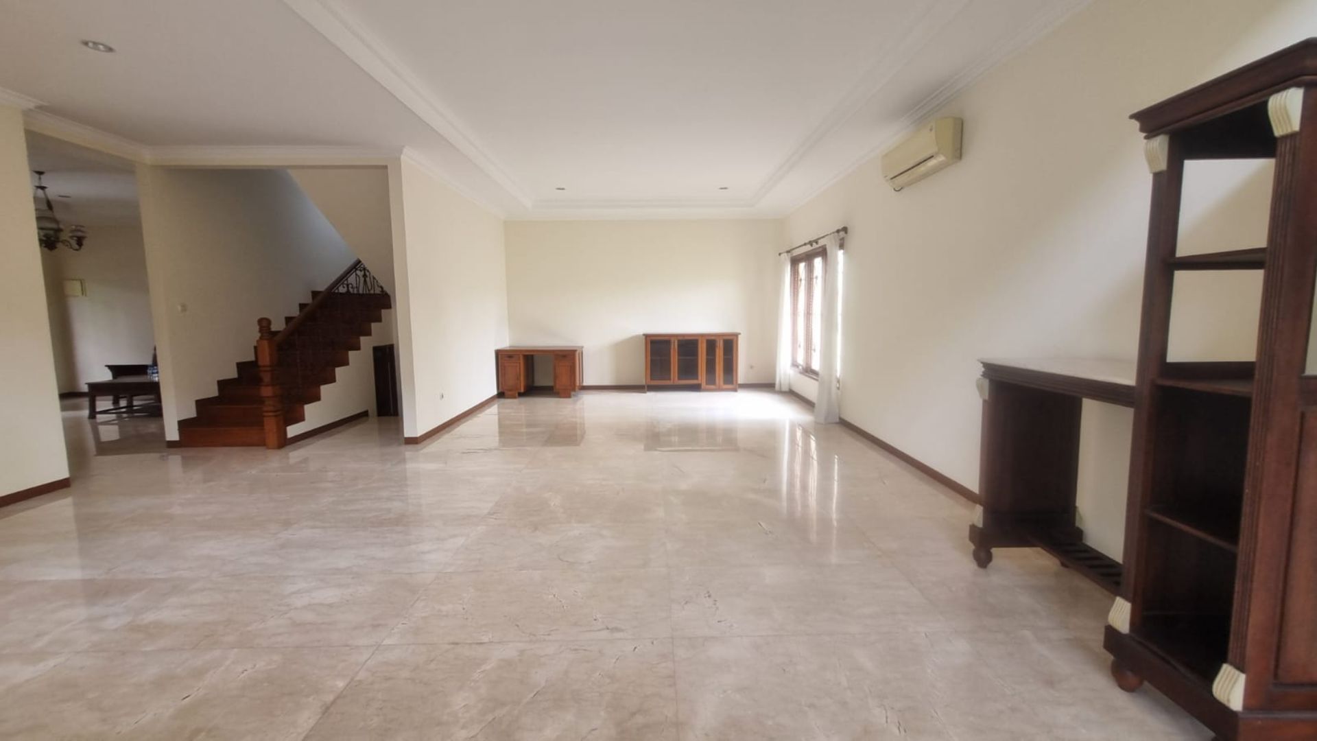 PEJATEN BARAT 4 No.8 KAV.C-4BR-FAMILY AREA Private 4BR Family Stay in Prime Pejaten