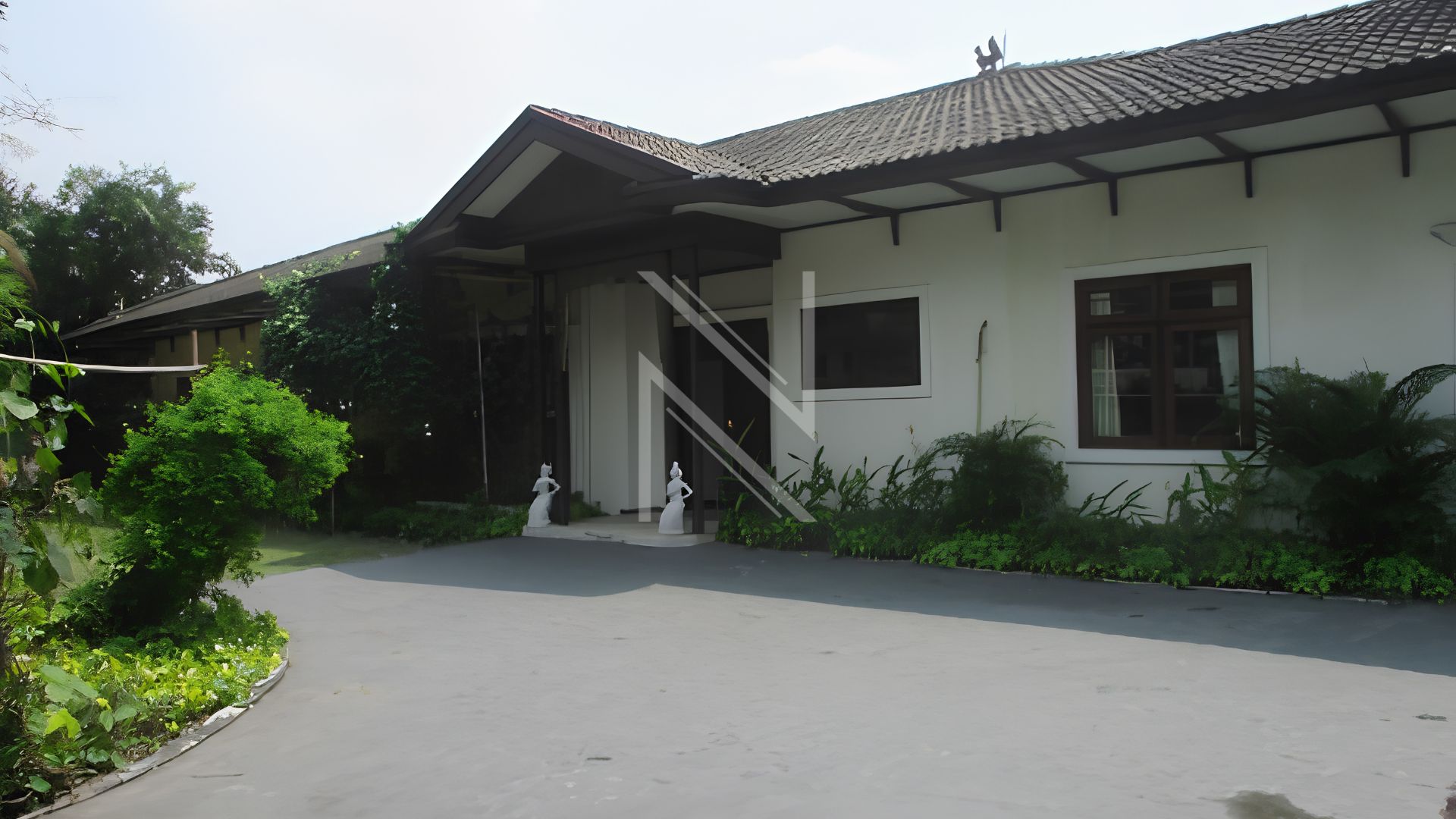 Stylish 4BR for Family Living – Pejaten