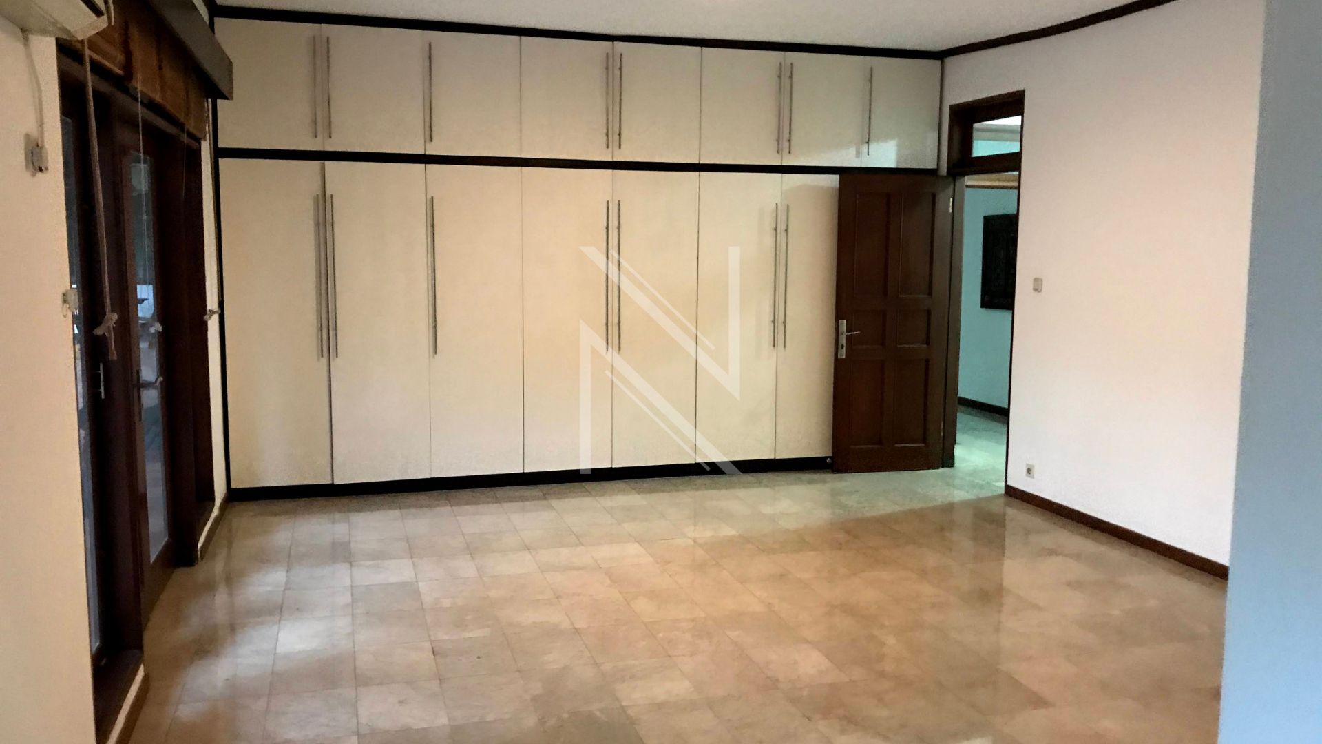 Stylish 4BR for Family Living – Pejaten