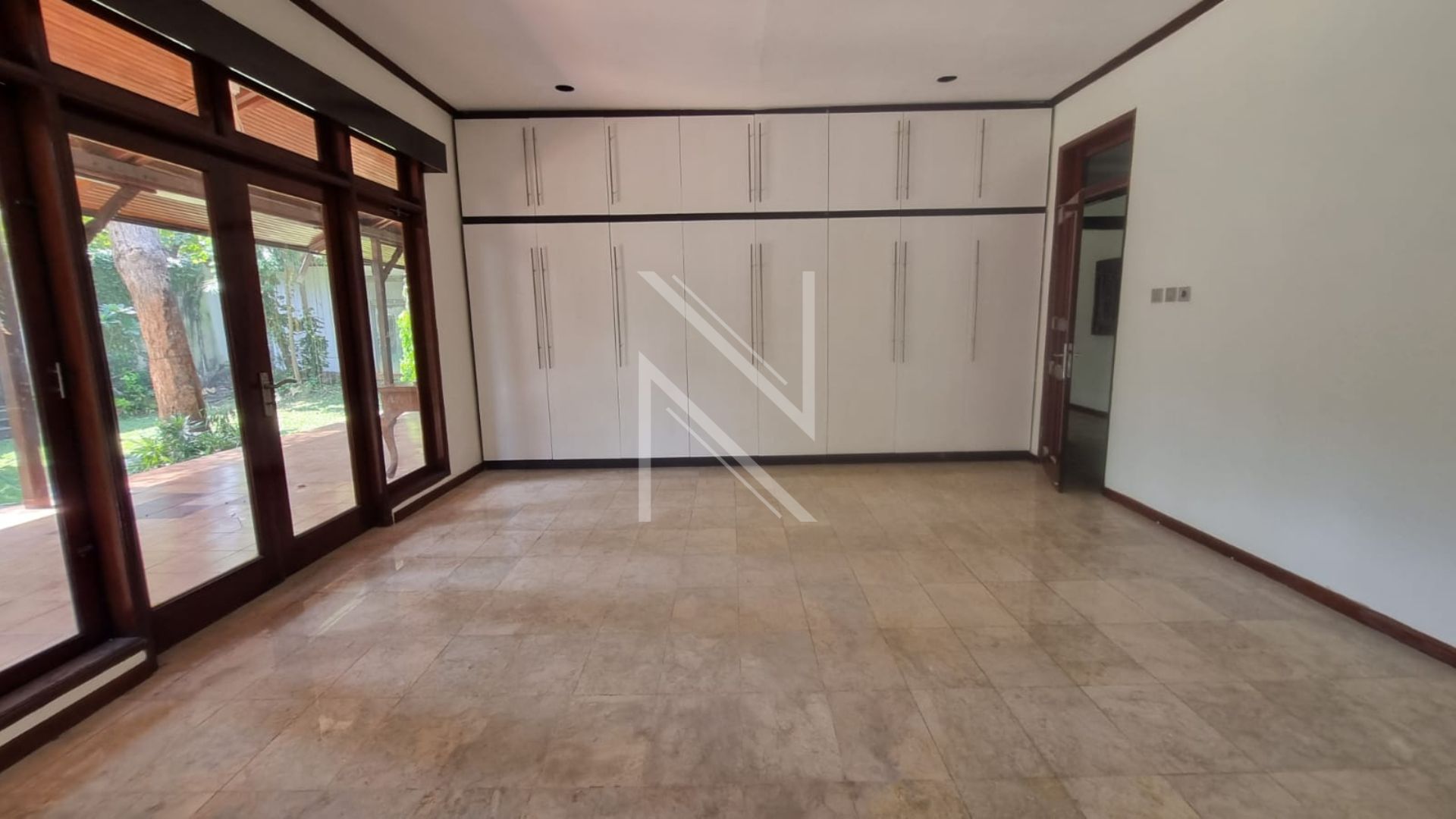 Stylish 4BR for Family Living – Pejaten