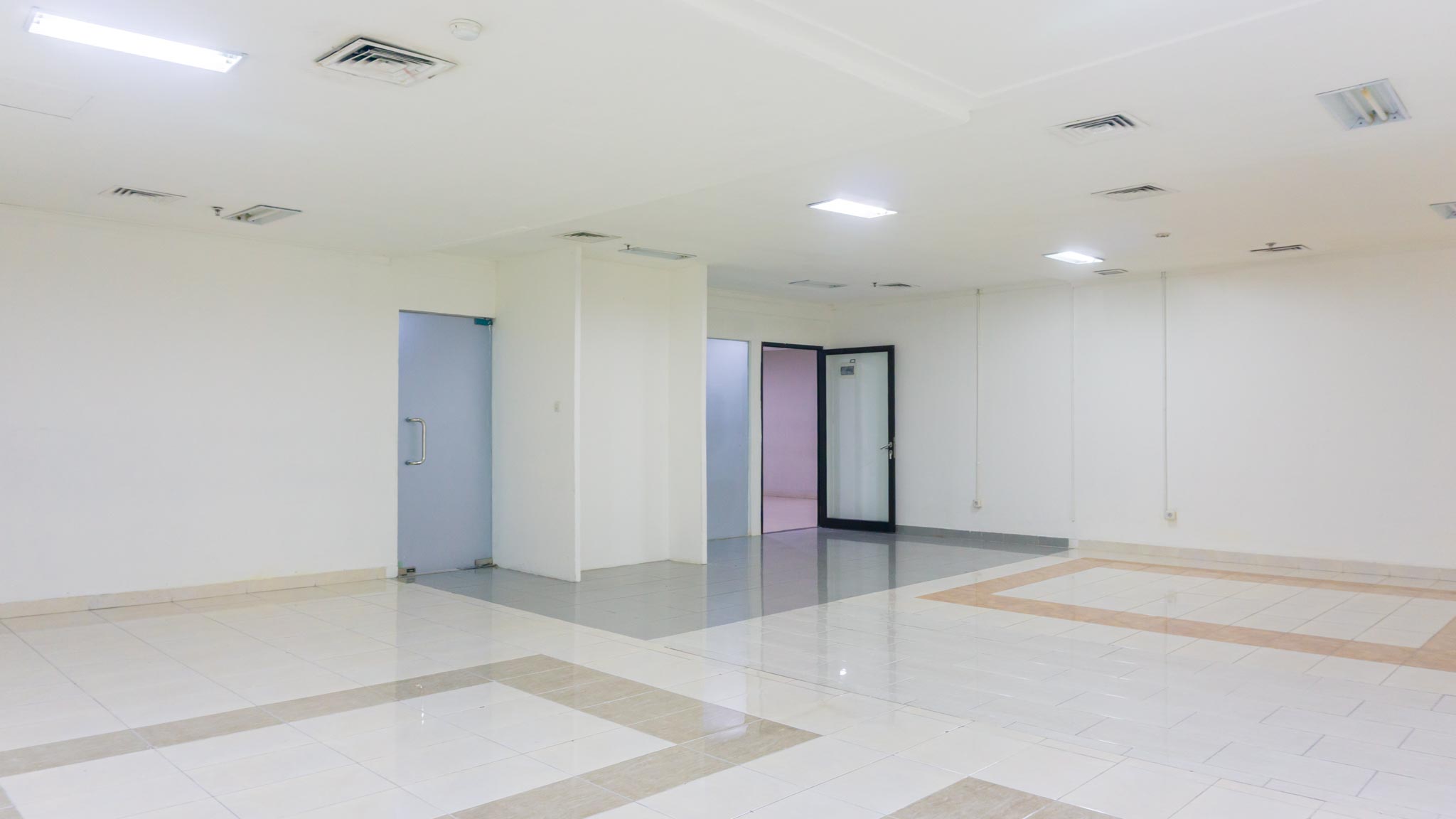 Compact and Modern Workspace – Sahid Sudirman Residence