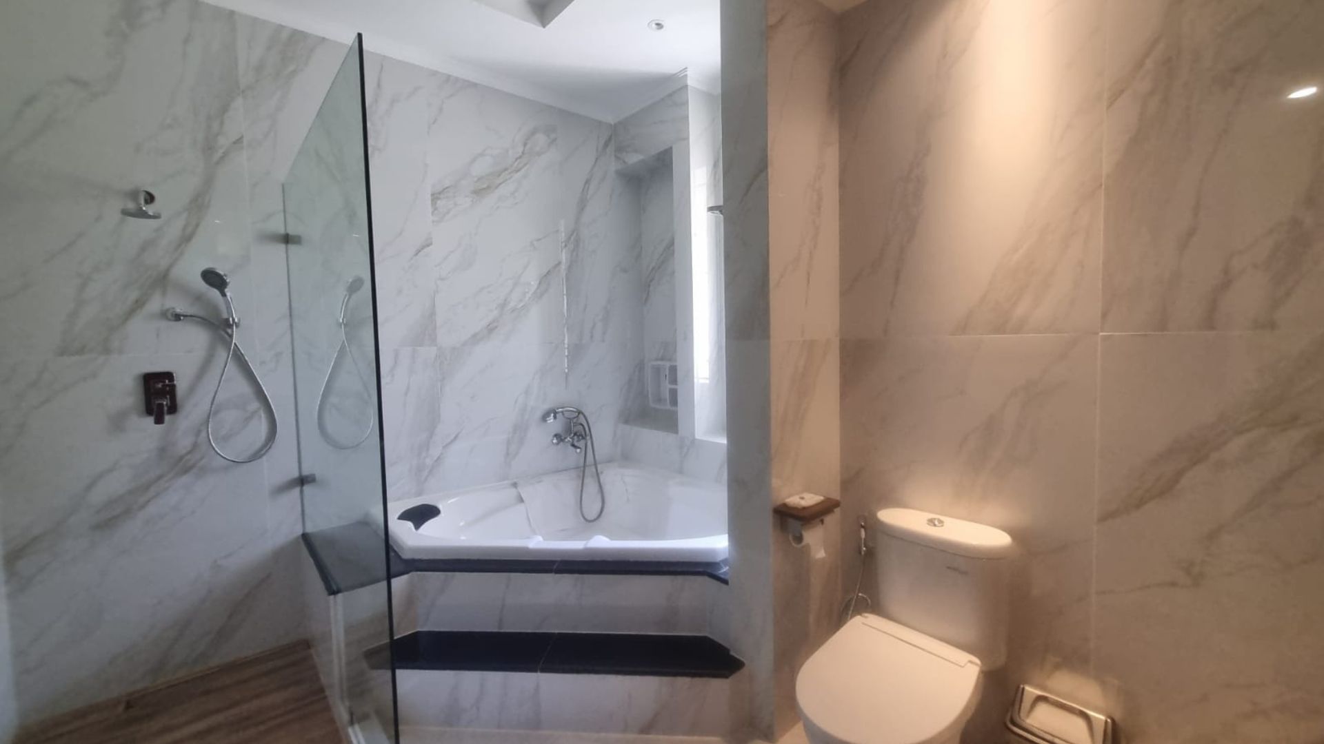 Elegant 4BR Home with Green Enviroment – Pondok Indah