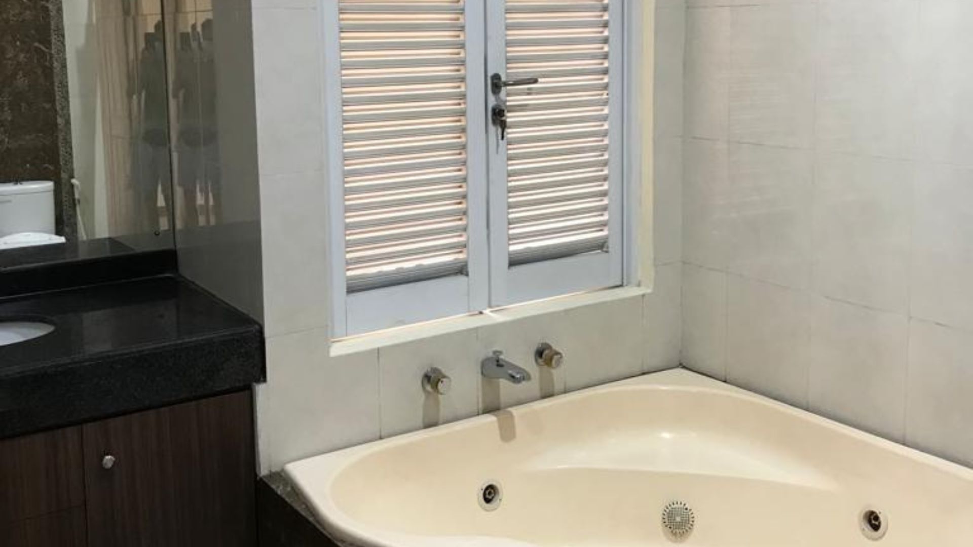 PONDOK INDAH-4BR-BATHROOM 1 Prestigious 4BR Family Home