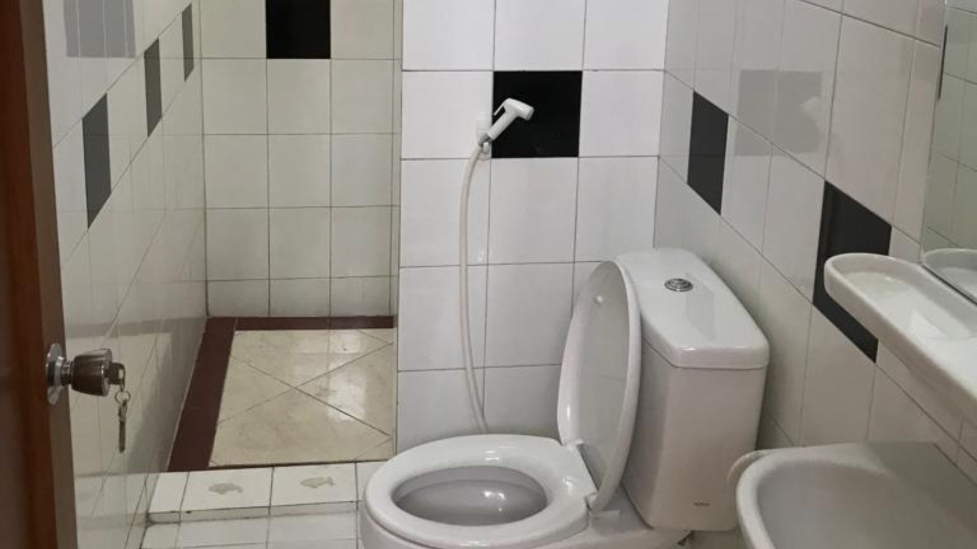 PONDOK INDAH-4BR-BATHROOM 2 Prestigious 4BR Family Home