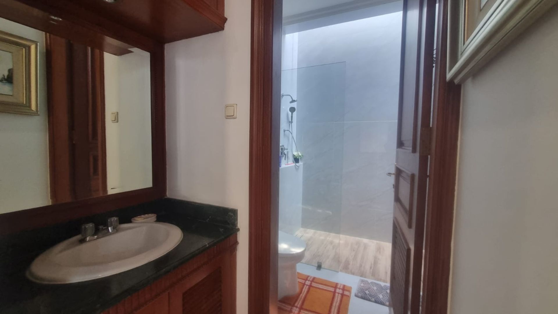 Elegant 4BR Home with Green Enviroment – Pondok Indah