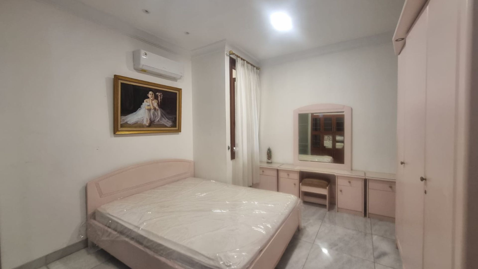 Elegant 4BR Home with Green Enviroment – Pondok Indah