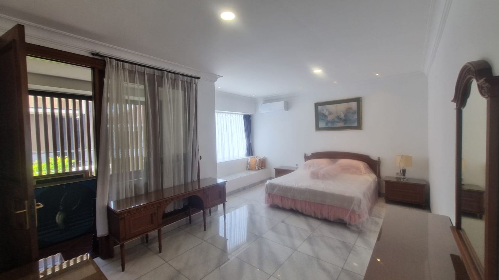 Elegant 4BR Home with Green Enviroment – Pondok Indah