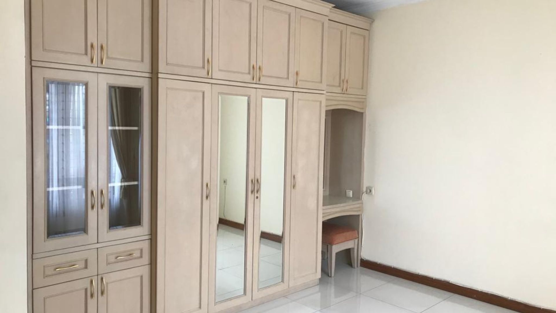 PONDOK INDAH-4BR-BEDROOM 3 Prestigious 4BR Family Home