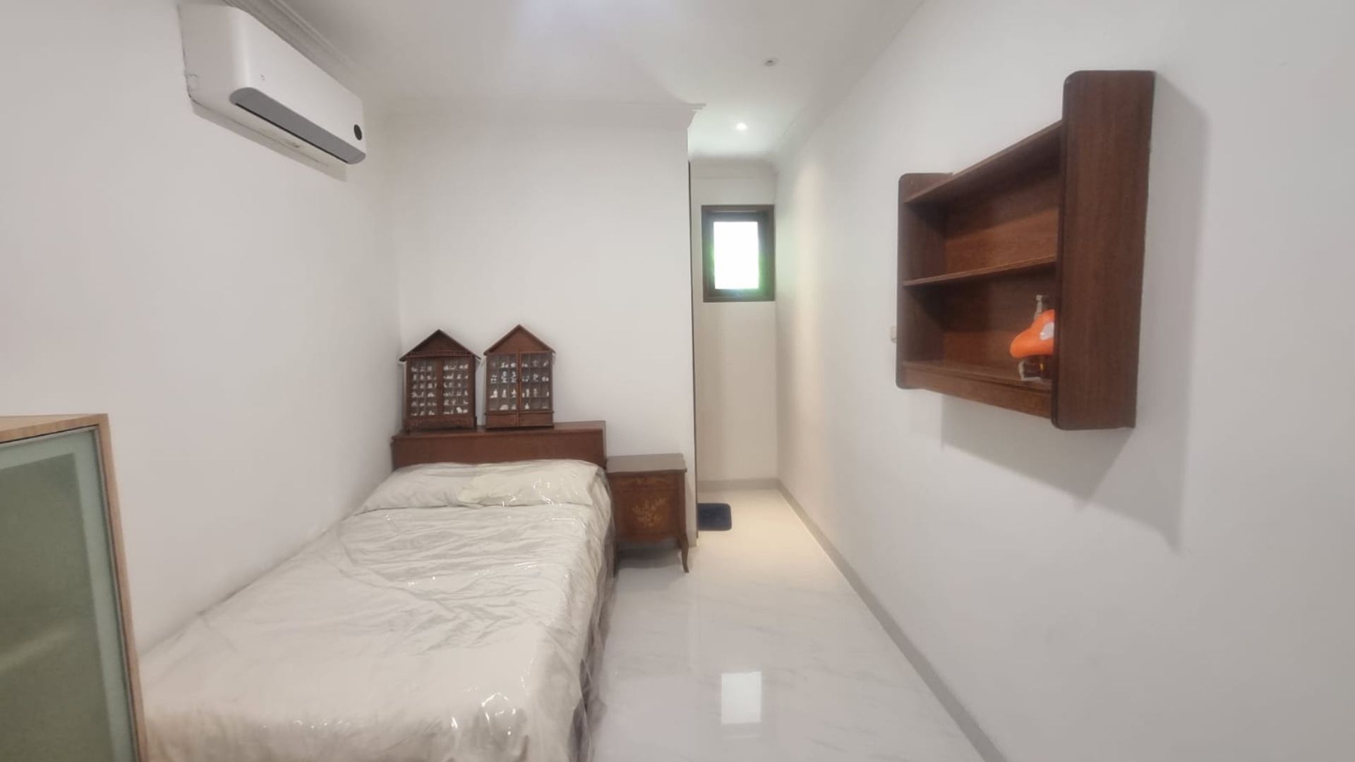 Elegant 4BR Home with Green Enviroment – Pondok Indah