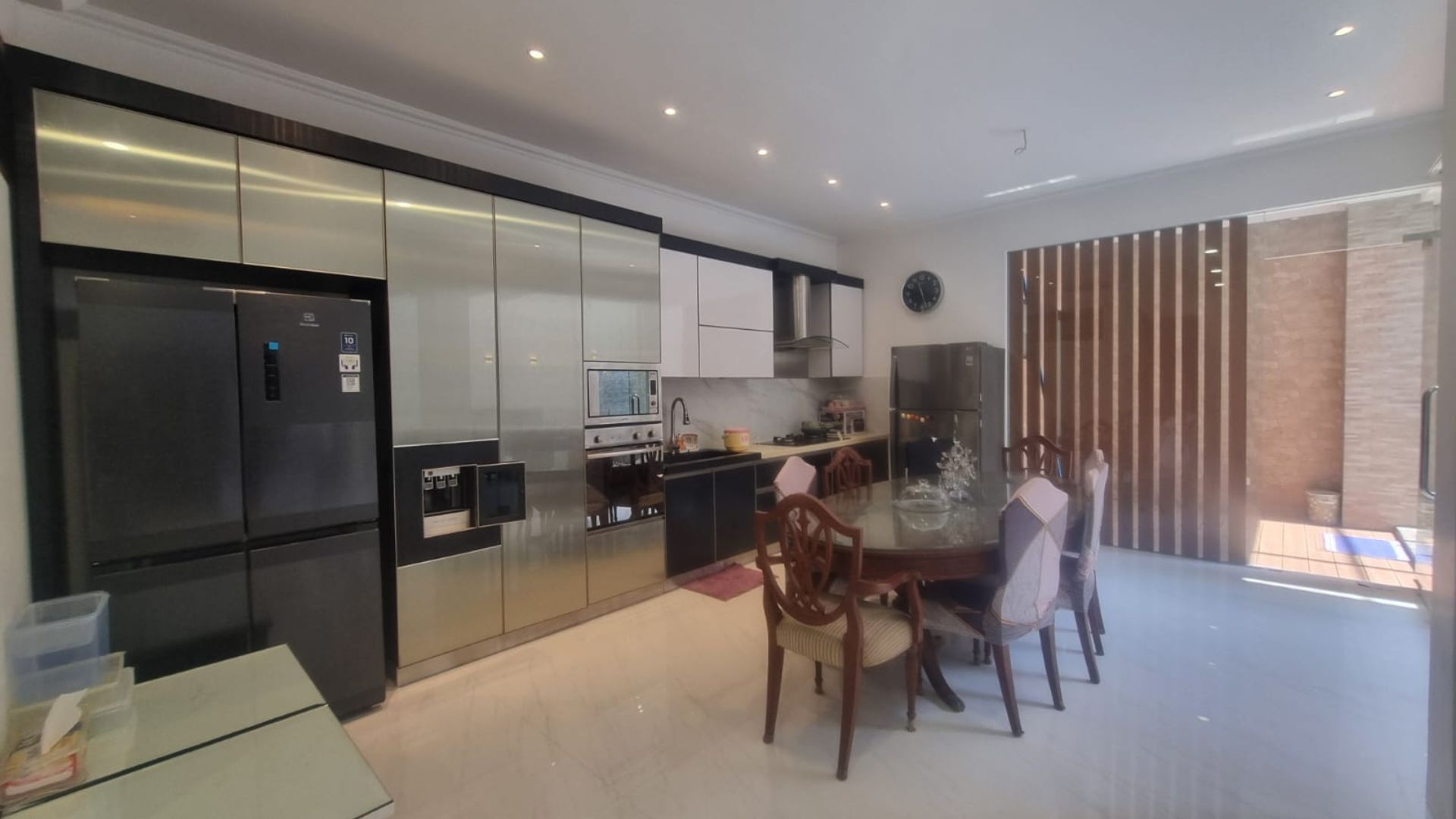 Elegant 4BR Home with Green Enviroment – Pondok Indah