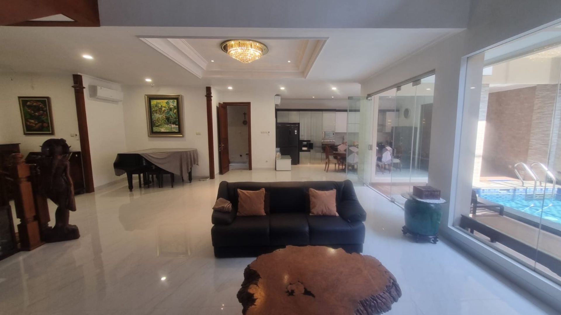 Elegant 4BR Home with Green Enviroment – Pondok Indah