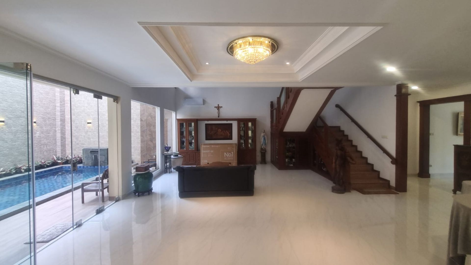 Elegant 4BR Home with Green Enviroment – Pondok Indah