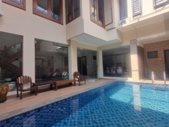 PONDOK INDAH-4BR-SWIMMING POOL (2)