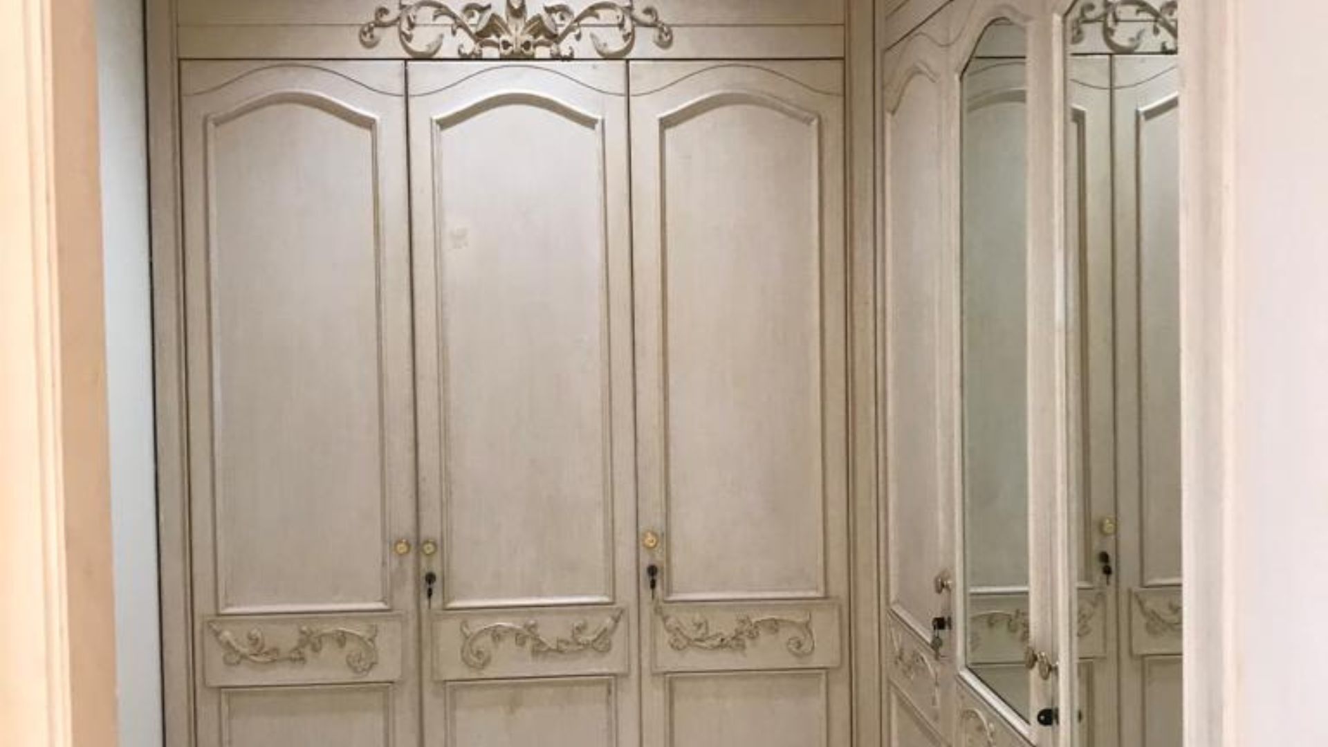 PONDOK INDAH-4BR-WARDROBE AREA Prestigious 4BR Family Home