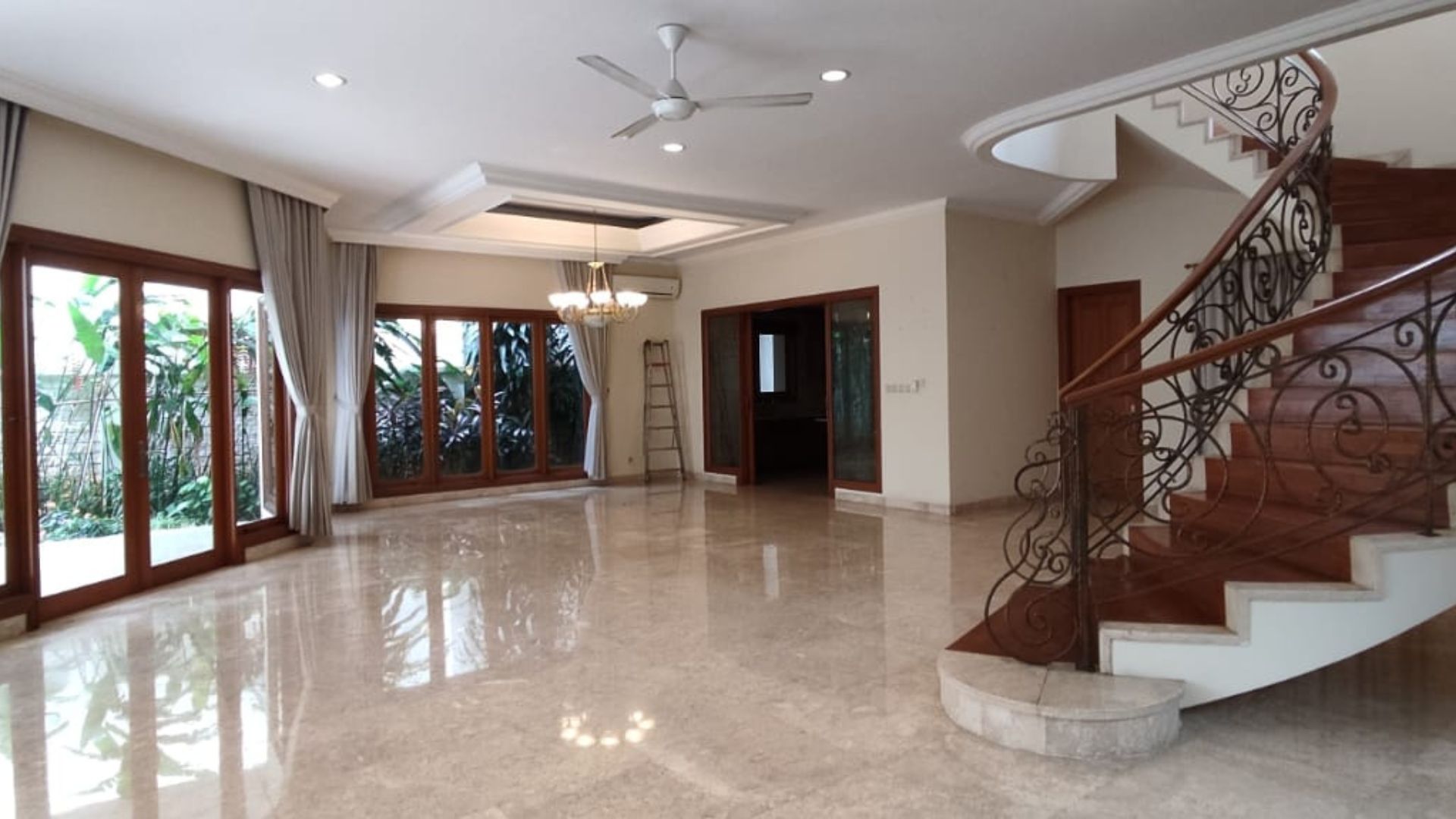 PONDOK INDAH-5BR-DINING & KITCHEN AREA Luxurious 5BR for Familiy Residence – Pondok Indah