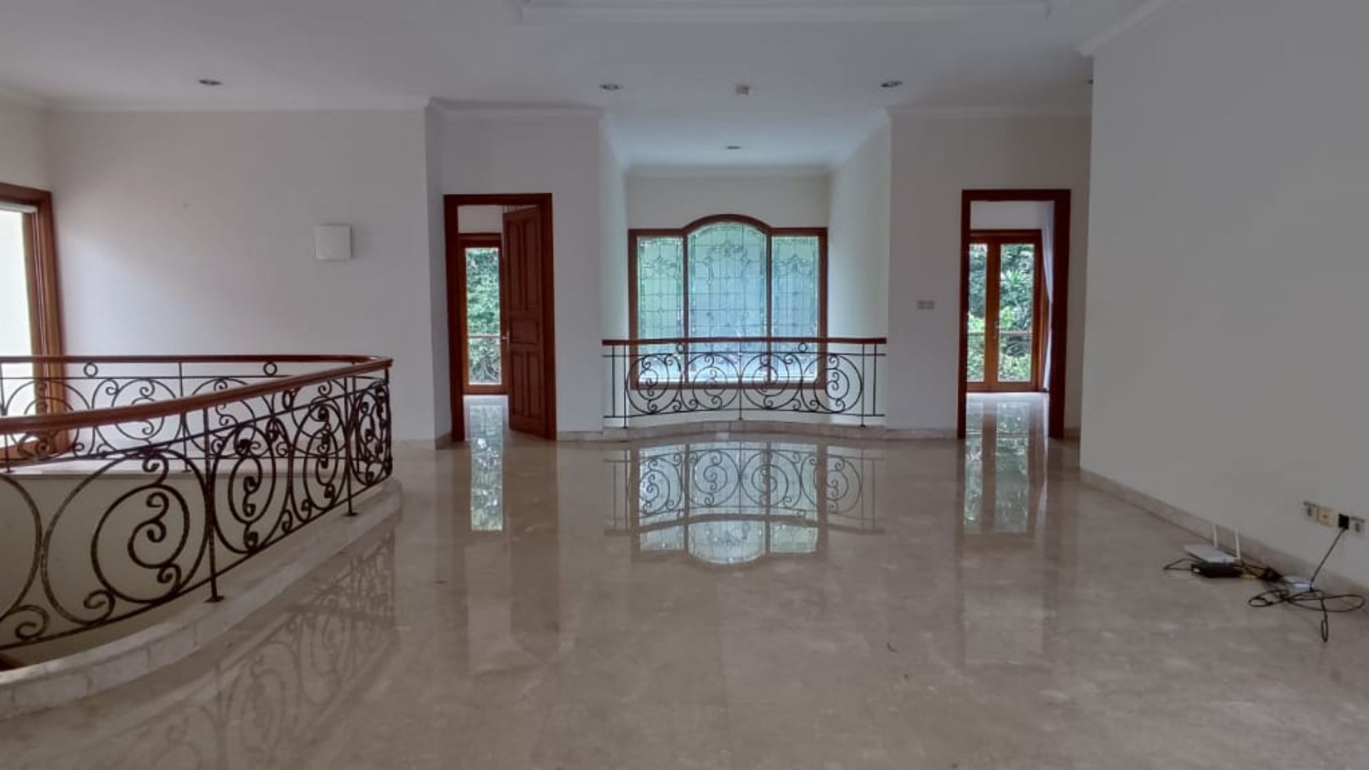 PONDOK INDAH-5BR-FAMILY AREA AT SECOND FLOOR Luxurious 5BR for Familiy Residence – Pondok Indah
