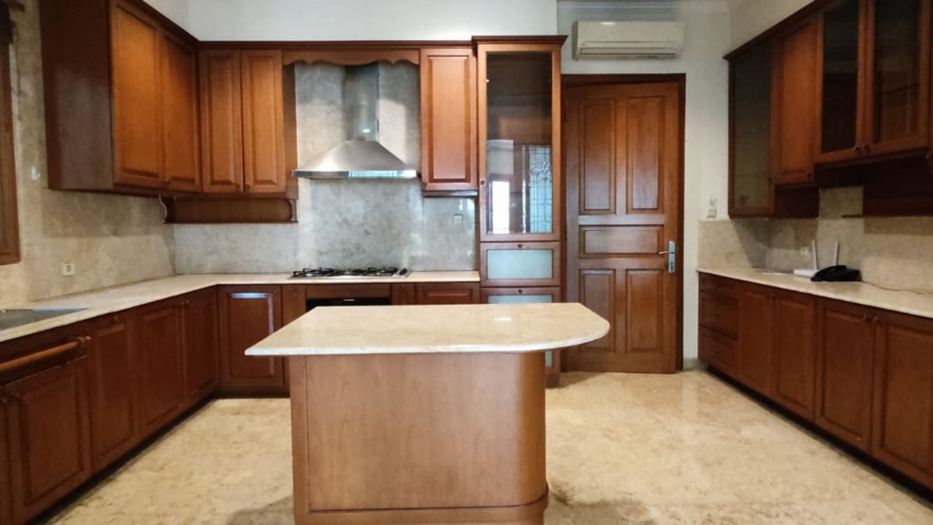 PONDOK INDAH-5BR-KITCHEN AREA Luxurious 5BR for Familiy Residence – Pondok Indah