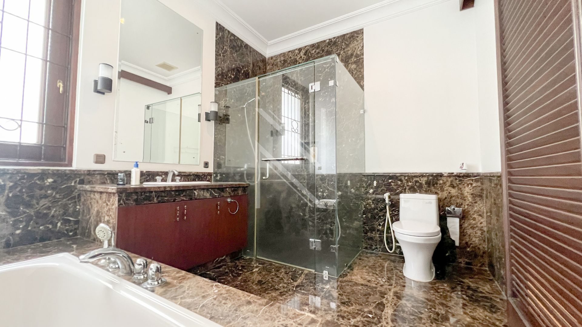 PONDOK INDAH – NO PNDIND237 – BATHROOM Premium 4BR Home for Family Comfort