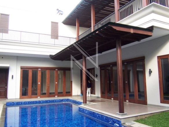 PONDOK INDAH - NO PNDIND237 - SWIMMING-POOL