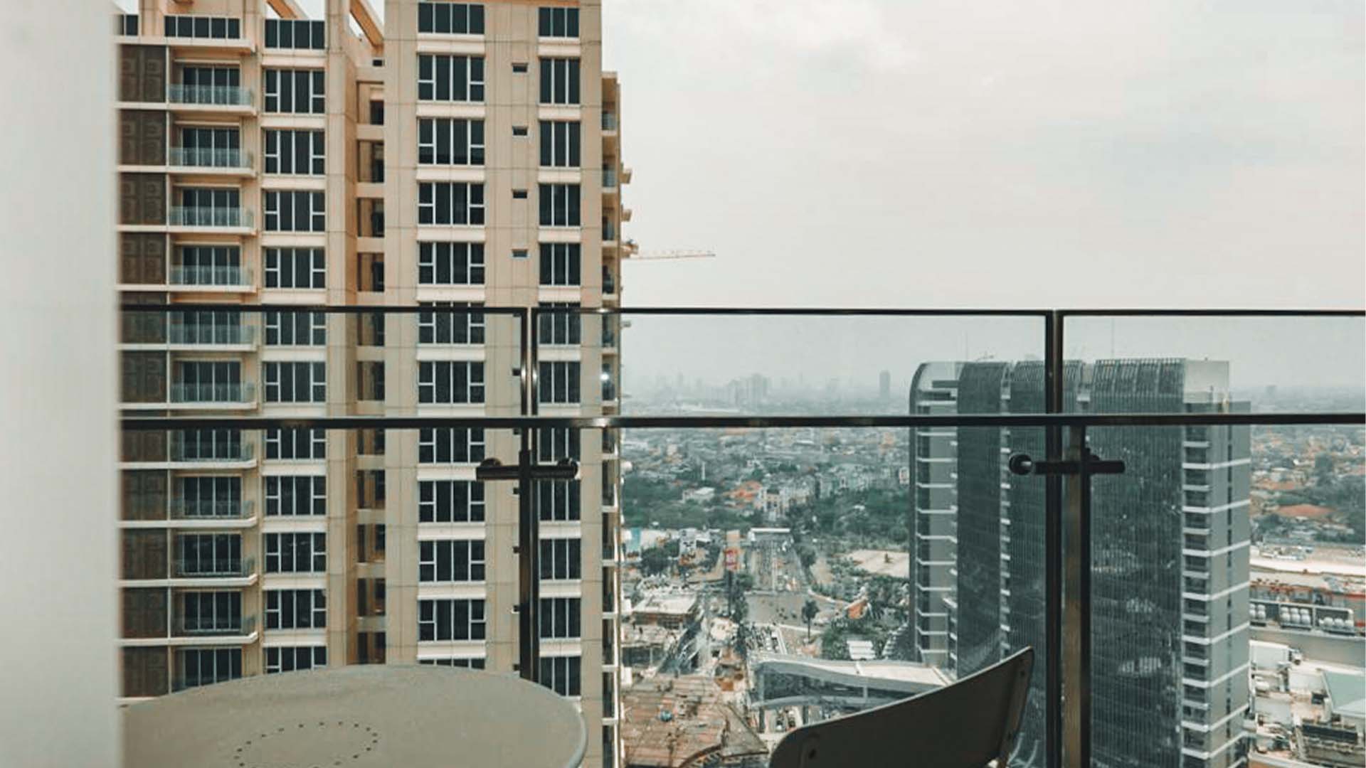 PONDOK INDAH RESIDENCE-3BR-BALCONY VIEW Elegant 3BR for Family Comfort – Pondok Indah Residence