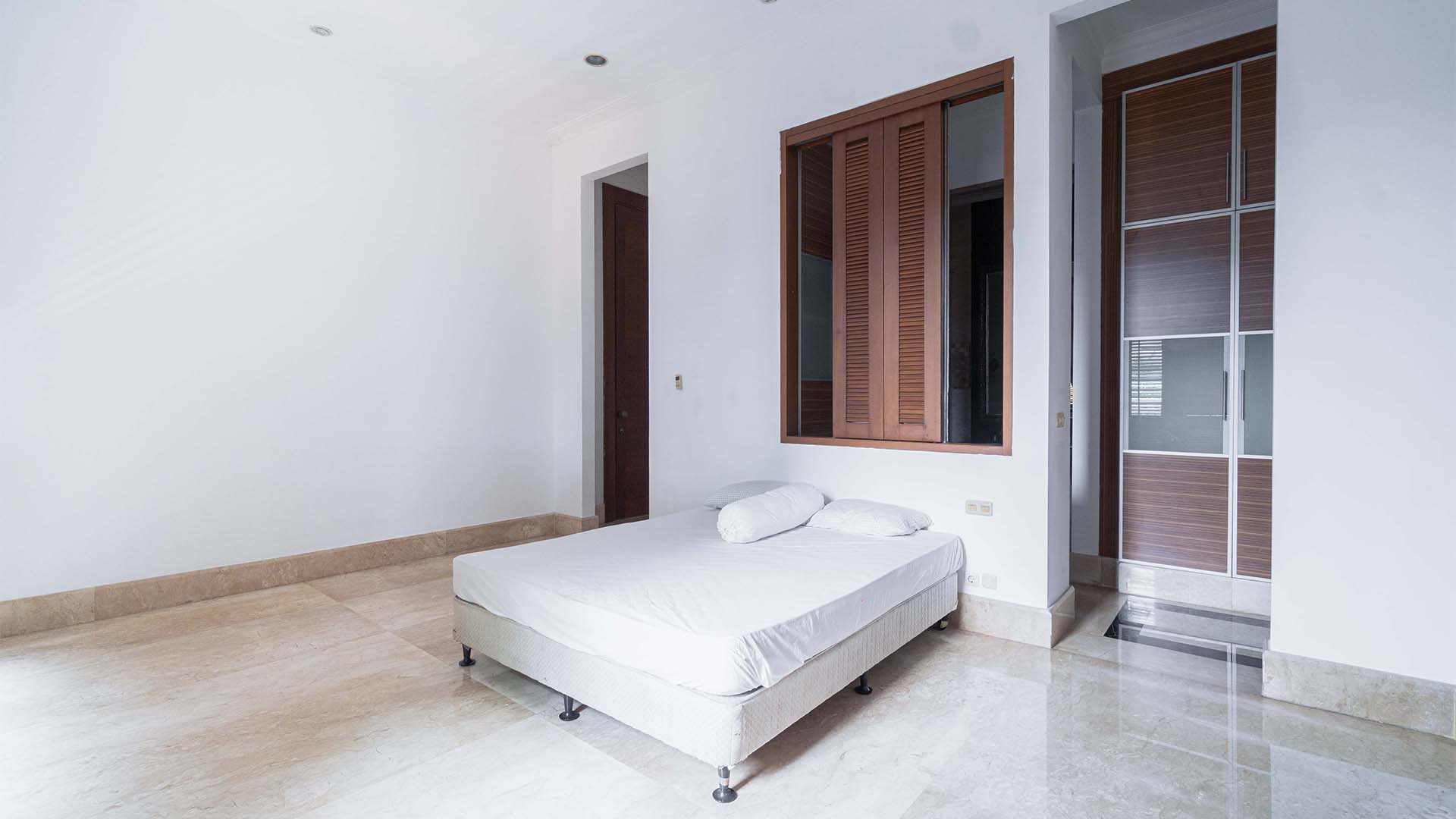 PURI MUTIARA 6-5BR-BEDROOM 2 Generous 5BR Residence for Family Comfort