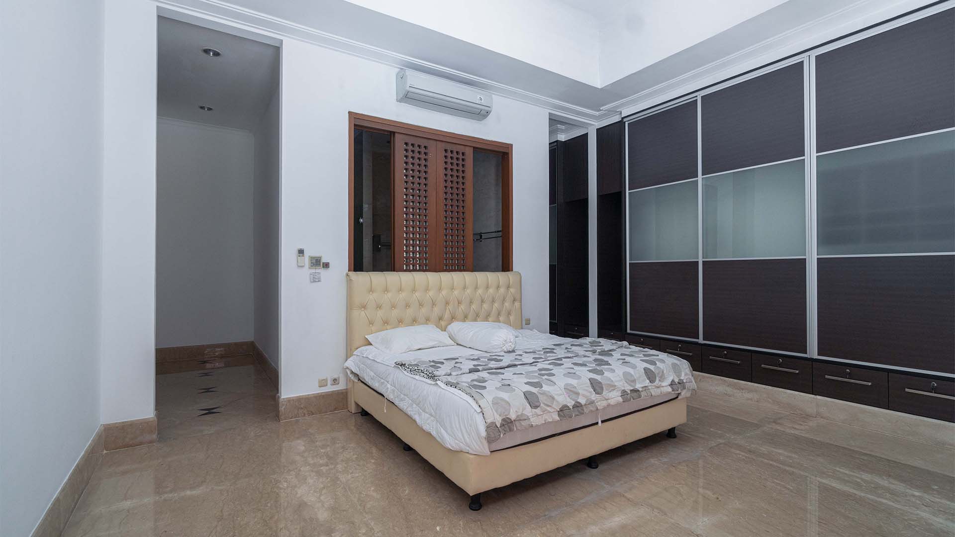 PURI MUTIARA 6-5BR-BEDROOM Generous 5BR Residence for Family Comfort