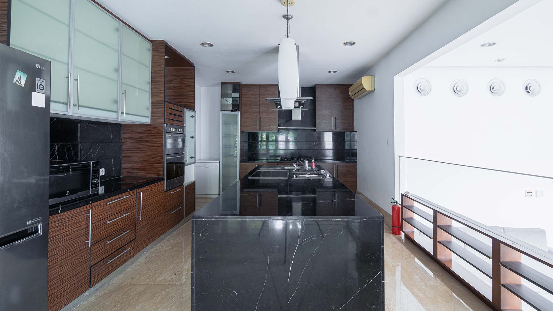 PURI MUTIARA 6-5BR-KITCHEN AREA Generous 5BR Residence for Family Comfort