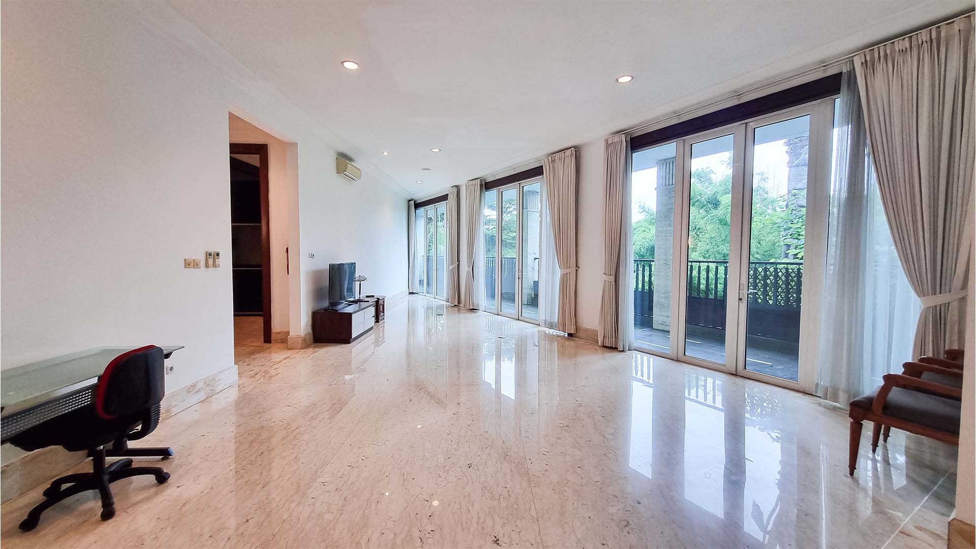 PURI MUTIARA 6-5BR-LIVING AREA (2) Refined 5BR for Spacious Living at Cilandak
